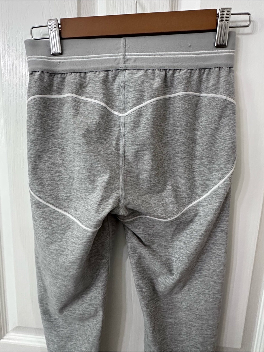 Alo Yoga Alosoft High-Waist 7/8 Heart Throb Leggings - Heather Grey, Size Medium - Picture 5 of 5